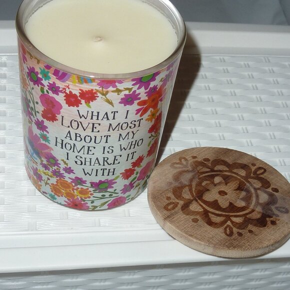 The Natural Life What I Like Most About My Home Citrus Neroli Ceramic Soy Candle - Picture 3 of 4